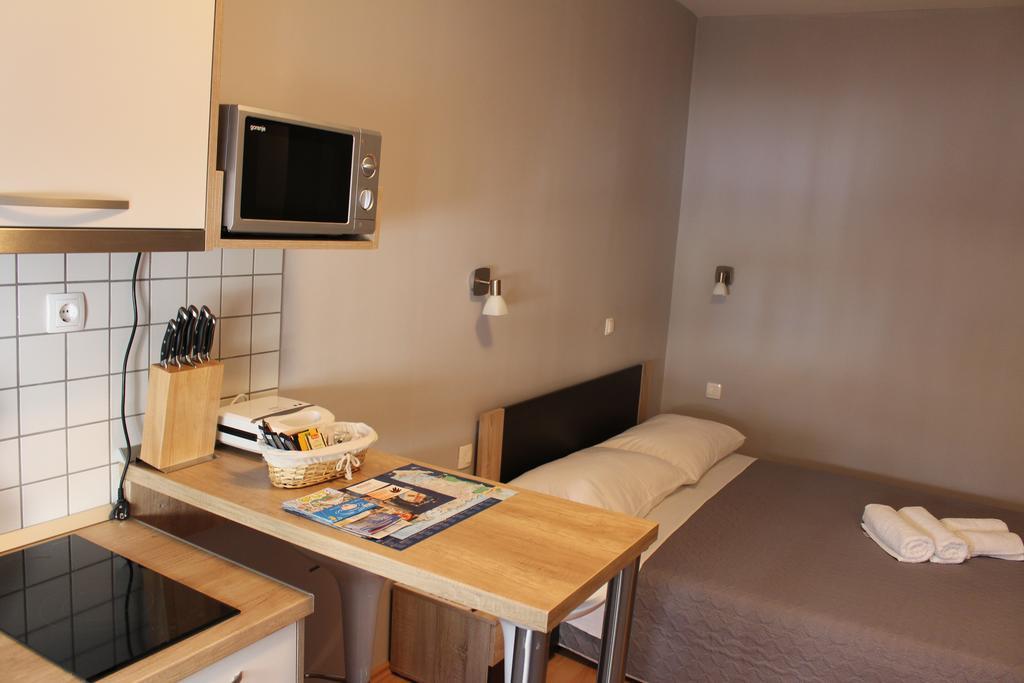 Beachside Apartments Znjan Split Bilik gambar