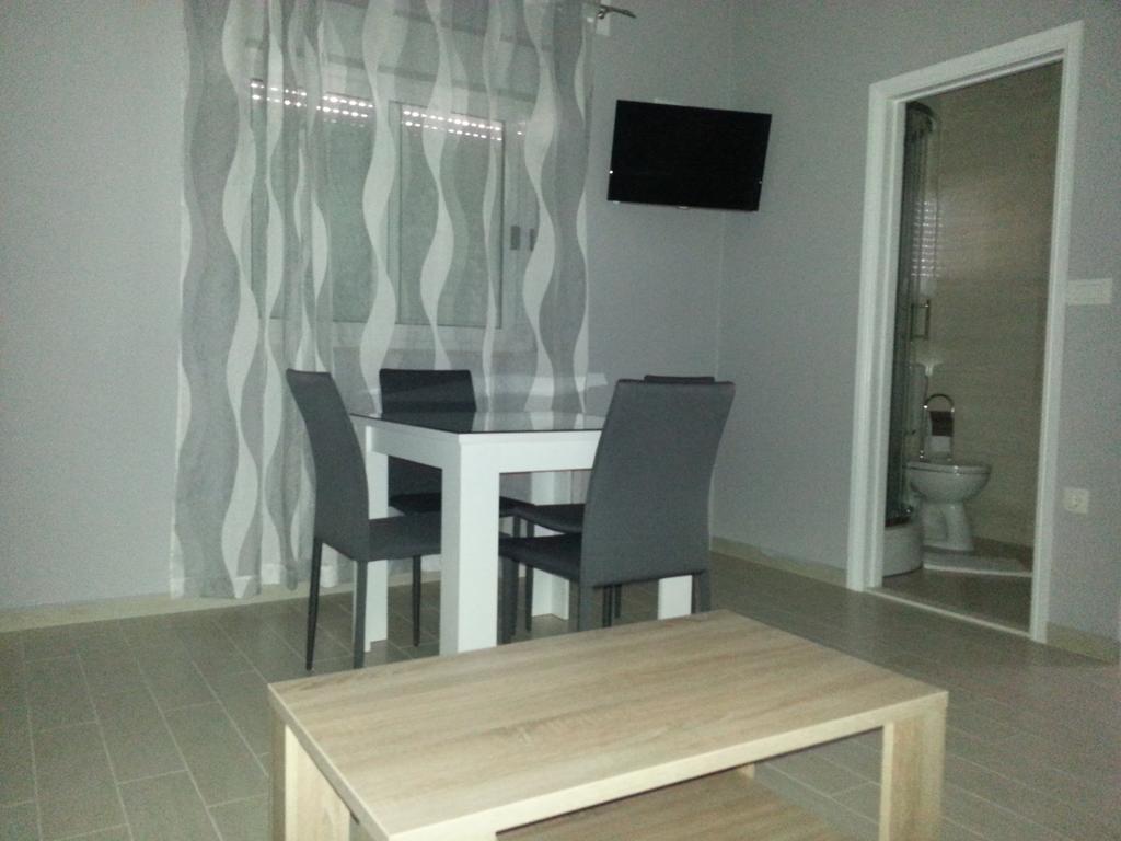Beachside Apartments Znjan Split Bilik gambar