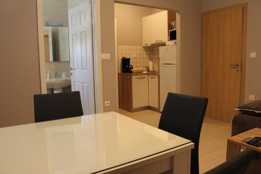 Beachside Apartments Znjan Split Bilik gambar
